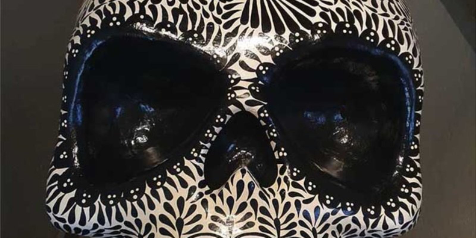 🌀 Un Labyrinthe Hypnotique à l'Encre Noire